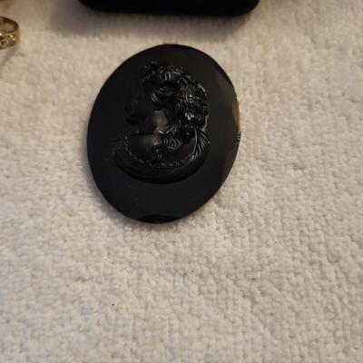 BLACK CAMEO JEWELRY
