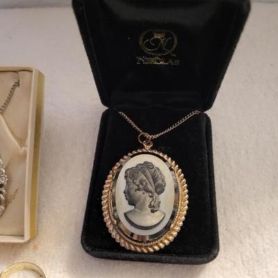 BLACK CAMEO JEWELRY