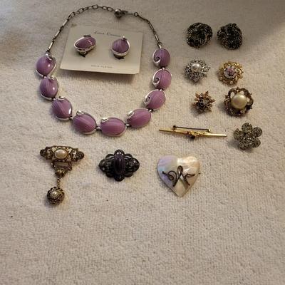 NECKLACE & EARRING SET PLUS SMALLER PINS/BROOCHES
