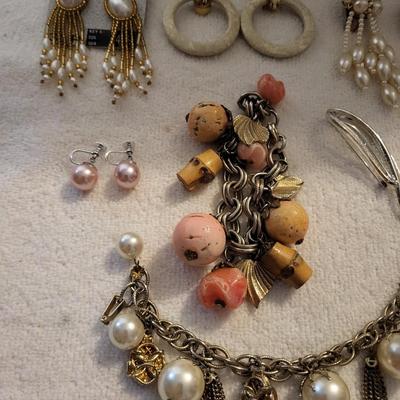A VARIETY OF COSTUME JEWELRY