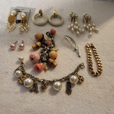 A VARIETY OF COSTUME JEWELRY