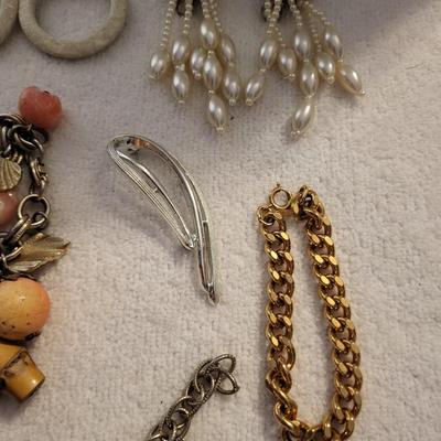 A VARIETY OF COSTUME JEWELRY