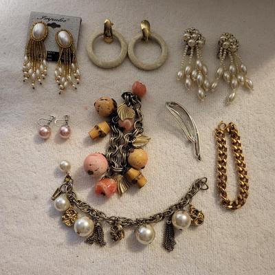A VARIETY OF COSTUME JEWELRY