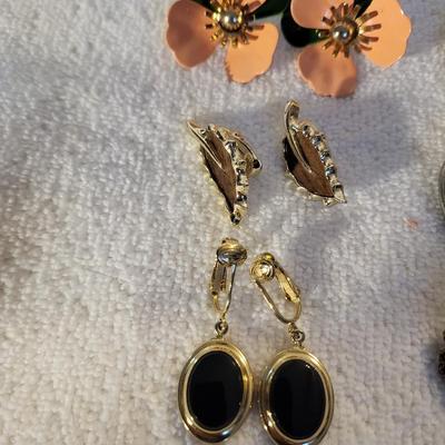SARAH COV CLIP ON EARRINGS AND BROOCHES