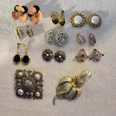 SARAH COV CLIP ON EARRINGS AND BROOCHES