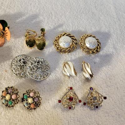 SARAH COV CLIP ON EARRINGS AND BROOCHES