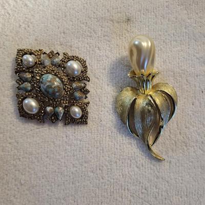 SARAH COV CLIP ON EARRINGS AND BROOCHES