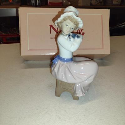 Nao by Lladro Porcelain Figurine- 'A Big Hug' (#1)