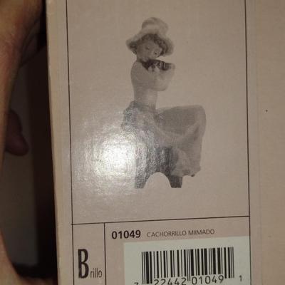 Nao by Lladro Porcelain Figurine- 'A Big Hug' (#1)