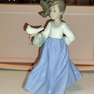 Nao by Lladro Porcelain Figurine- 'Pretty Pose' (#2)