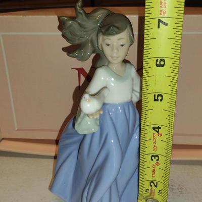 Nao by Lladro Porcelain Figurine- 'Pretty Pose' (#2)