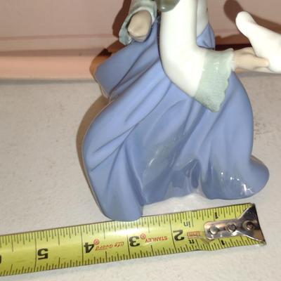 Nao by Lladro Porcelain Figurine- 'Pretty Pose' (#2)