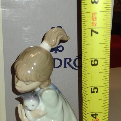 Nao by Lladro Porcelain Figurine- 'Sleepy Kitten' (#6)
