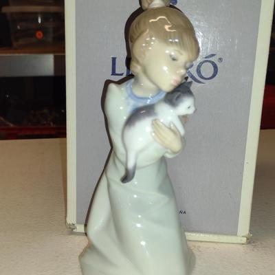 Nao by Lladro Porcelain Figurine- 'Sleepy Kitten' (#6)