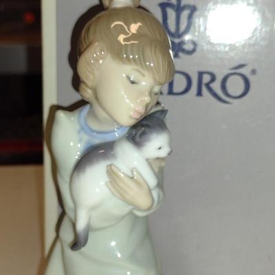 Nao by Lladro Porcelain Figurine- 'Sleepy Kitten' (#6)