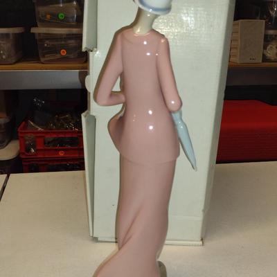 Nao by Lladro Porcelain Figurine- 'Autumn Stroll' (#7)