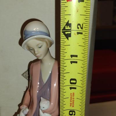 Nao by Lladro Porcelain Figurine- 'Autumn Stroll' (#7)