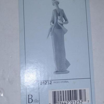 Nao by Lladro Porcelain Figurine- 'Autumn Stroll' (#7)