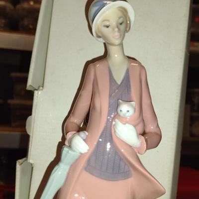 Nao by Lladro Porcelain Figurine- 'Autumn Stroll' (#7)
