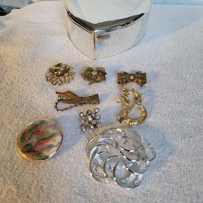 LARGE TRINKET BOX WITH BROOCHES, SOME SIGNED
