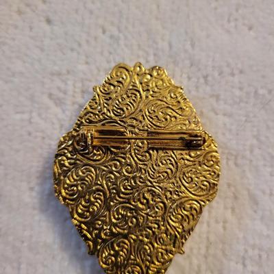 CAMEO BROOCHES AND 2 NECKLACES
