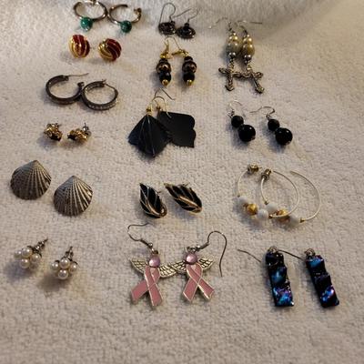 A COLLECTION OF PIERCED EARRINGS AND A ROTATING EARRING HOLDER