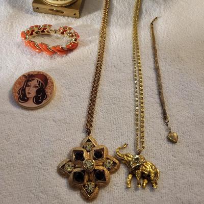 VICTORIAN PILL BOX AND SOME COSTUME JEWELRY
