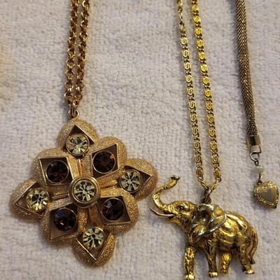 VICTORIAN PILL BOX AND SOME COSTUME JEWELRY