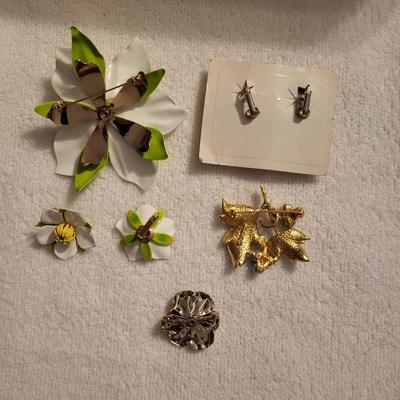 FLORAL COSTUME JEWELRY
