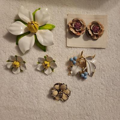 FLORAL COSTUME JEWELRY