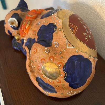 Lot 68 - Vintage Sleeping Cat Kutani Style Moriage Decorated Porcelain