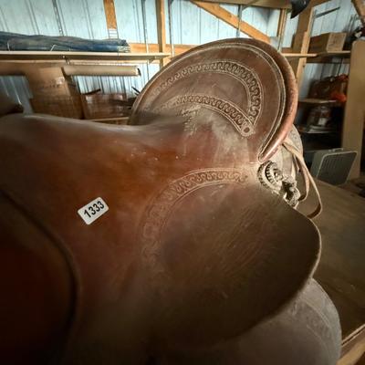 Classic leather saddle