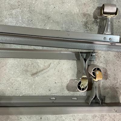 Bed frame, fits queen size