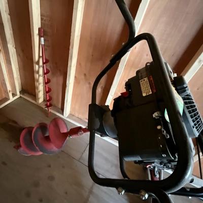 Post Hole Auger, Briggs and Stratton 675