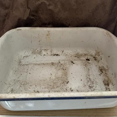 Enamel tub-hole in bottom