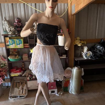 Mannequin without hands