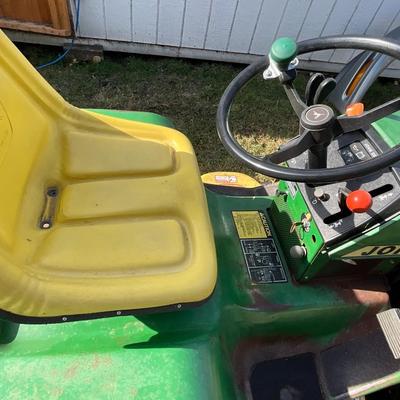 John Deer 318 Mower 52” w/Honda Engine