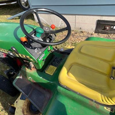 John Deer 318 Mower 52” w/Honda Engine