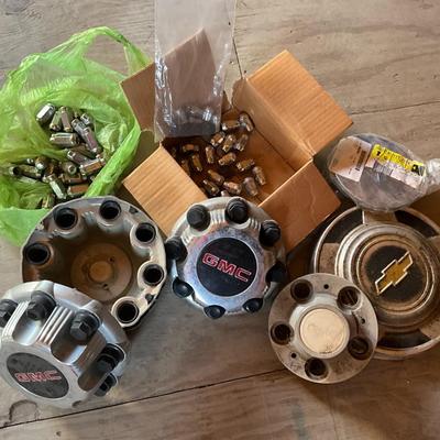 GMC Wheel Center Hub Cap plus lug nuts