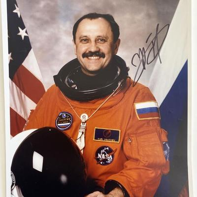 Cosmonaut Yury Usachev signed photo
