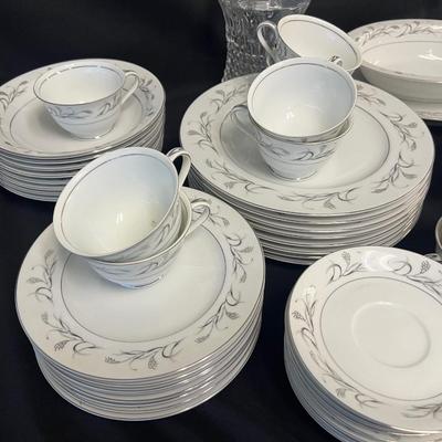 Platinum Garland Fine China Set