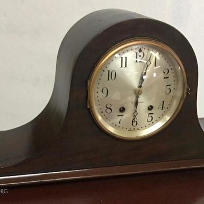 Mahogany wind-up mantle clock Seth Thomas. Lot#8