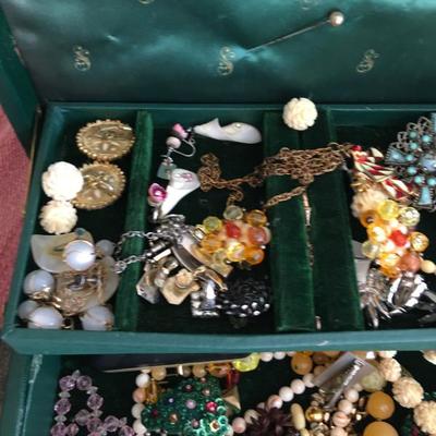 Lot estate costume jewelry with box. Lot#95