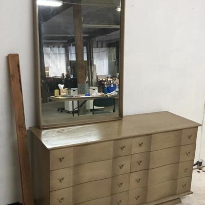 1950's 8-drawer chest w/mirror MCM Lot# 
