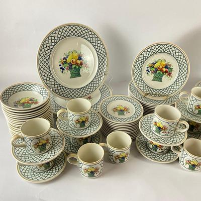 100 Villeroy & Boch 125pc set of "Basket" China