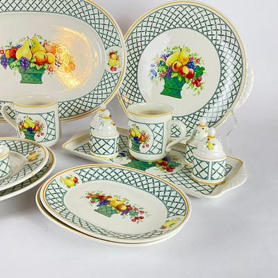 100 Villeroy & Boch 125pc set of "Basket" China