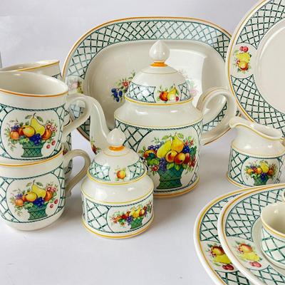 100 Villeroy & Boch 125pc set of "Basket" China