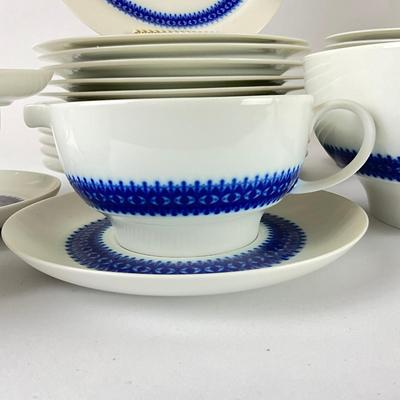 102 Large 75pc Set of Thomas Rosenthal Germany Lisette China