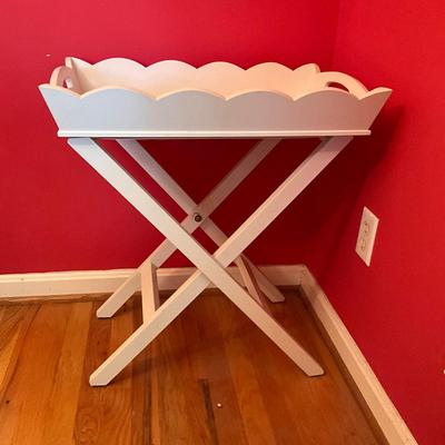 106 White Scalloped Edge Tray Table