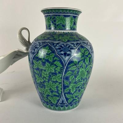 115 Chinese Vase & White Center Piece Bowl by Kaiser